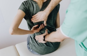 can a chiropractor help with back pain