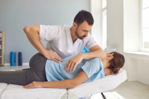 Chiropractor for back pain (2)